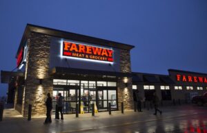 Fareway store front.