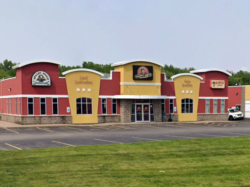 Strip mall of restaurants in Coal Valley.